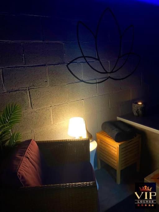 Vip Lounge Appartement Avec Jacuzzi Et Jardin Andenne Εξωτερικό φωτογραφία